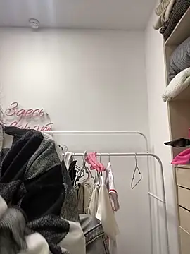 Snapshot of AnaWest chatting on September 28, 5:58 am AnaWest online show from September 28, 5:58 am