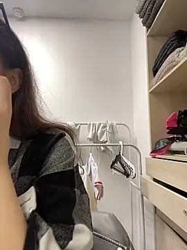 Snapshot of AnaWest chatting on October 5, 6:18 am AnaWest online show from October 5, 6:18 am