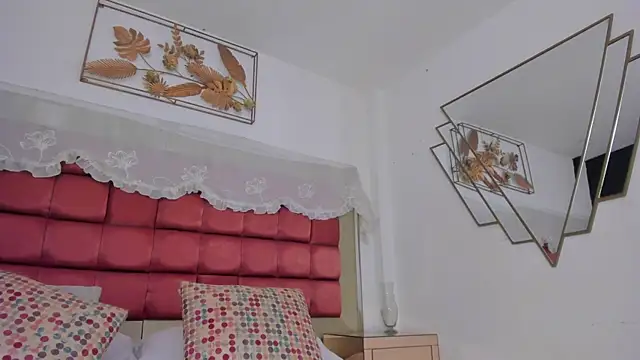 BonnieCute  online show from April 18, 12:35 am