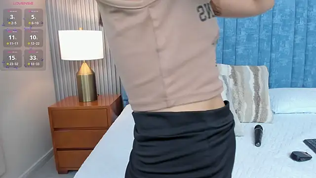 Ivi Akina online show from April 17, 9:50 pm