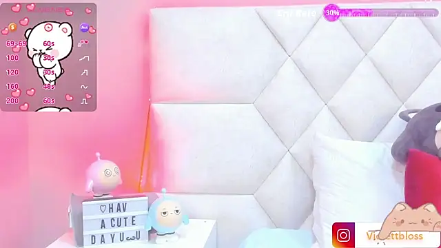 Snapshot of Violettbloss chatting on October 28, 3:12 am Violettbloss online show from October 28, 3:12 am