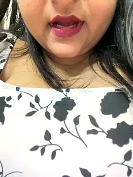 Snapshot of smile_pretty chatting on October 4, 8:57 pm smile pretty online show from October 4, 8:57 pm