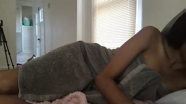 loveofbea online show from April 18, 11:04 pm