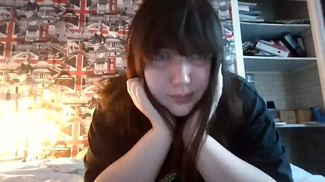 Lynylou online show from September 26, 4:15 pm