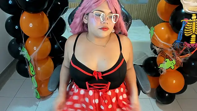 Snapshot of samy_19_ chatting on October 30, 11:33 am samy 19  online show from October 30, 11:33 am