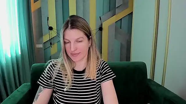 EmilyWalkeri online show from March 26, 8:38 am