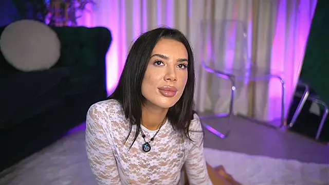 Snapshot of FoxieJullia chatting on October 30, 5:21 am FoxieJullia online show from October 30, 5:21 am