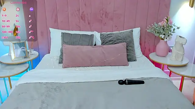 Snapshot of AlishaBel chatting on October 25, 5:26 am AlishaBel online show from October 25, 5:26 am