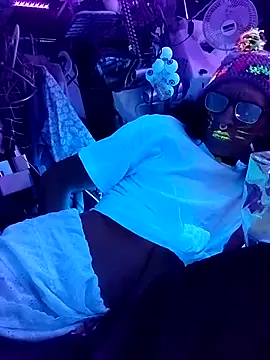 gurlnips online show from March 18, 8:41 am