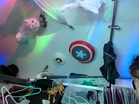 Snapshot of gurlnips chatting on October 14, 7:55 am gurlnips online show from October 14, 7:55 am