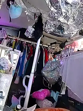 Snapshot of gurlnips chatting on September 27, 9:00 pm gurlnips online show from September 27, 9:00 pm