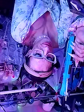 Snapshot of gurlnips chatting on November 1, 11:47 am gurlnips online show from November 1, 11:47 am