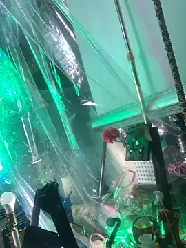 Snapshot of gurlnips chatting on October 4, 8:57 pm gurlnips online show from October 4, 8:57 pm