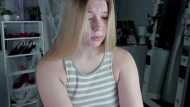 Snapshot of Rebecca_Kelly chatting on October 24, 1:56 am Rebecca Kelly online show from October 24, 1:56 am