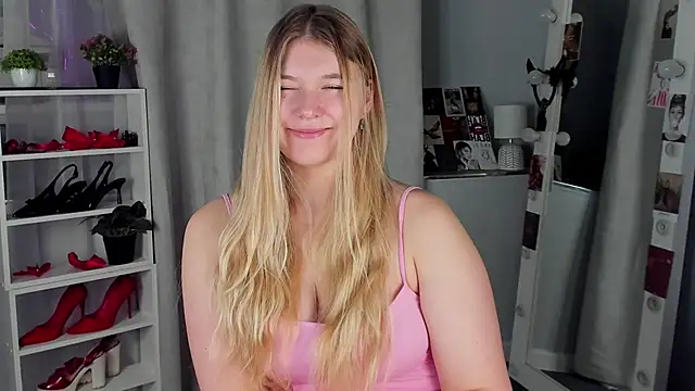 Snapshot of Rebecca_Kelly chatting on October 14, 2:14 am Rebecca Kelly online show from October 14, 2:14 am