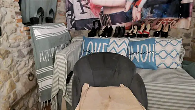 sara love89 online show from December 4, 5:35 pm