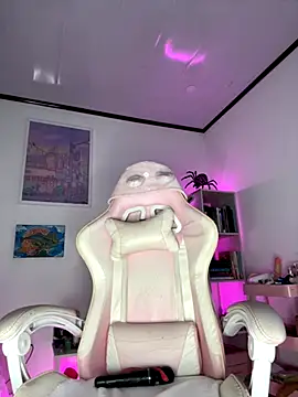 Snapshot of Tsuki-moon chatting on September 30, 10:54 am Tsuki-moon online show from September 30, 10:54 am