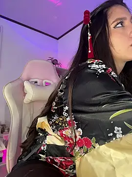 Snapshot of Tsuki-moon chatting on October 18, 11:57 am Tsuki-moon online show from October 18, 11:57 am