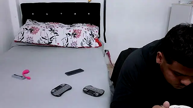 Boycuriousxxx online show from March 30, 11:54 am