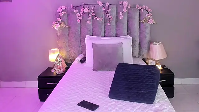 Chleo   online show from February 28, 2:38 pm