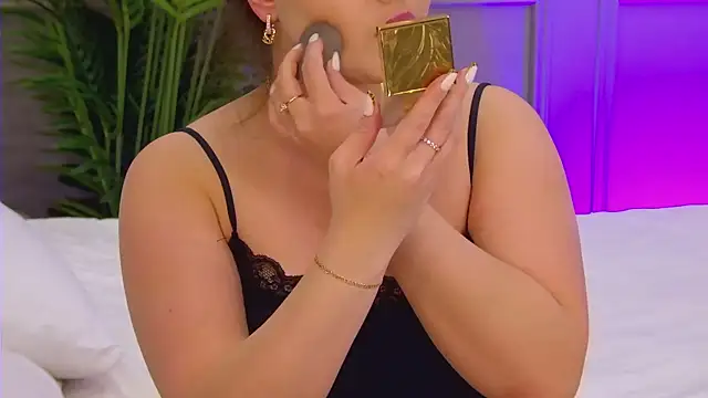 TrishaWinslet online show from September 27, 5:25 am