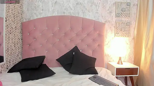 zoe alanaa online show from October 6, 8:02 pm