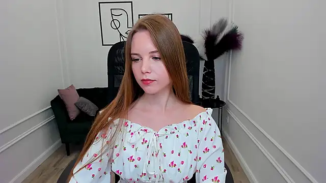 Snapshot of MileyWings chatting on September 30, 4:40 am MileyWings online show from September 30, 4:40 am