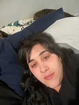 Snapshot of ThicBunz chatting on October 10, 2:05 am ThicBunz online show from October 10, 2:05 am