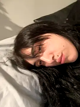 Snapshot of ThicBunz chatting on October 20, 12:13 am ThicBunz online show from October 20, 12:13 am