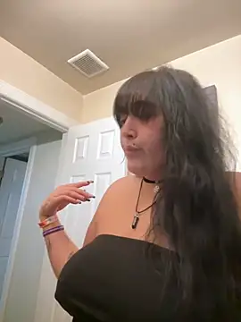 Snapshot of ThicBunz chatting on October 14, 7:38 pm ThicBunz online show from October 14, 7:38 pm