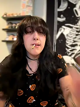 Snapshot of ThicBunz chatting on October 23, 1:44 am ThicBunz online show from October 23, 1:44 am