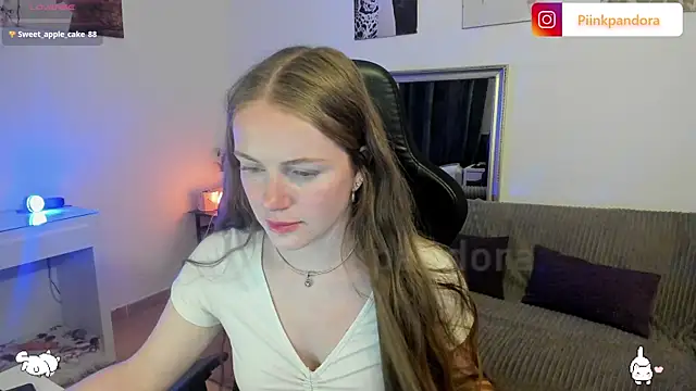 Piinkpandora online show from April 4, 8:18 pm