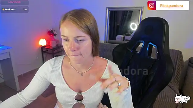 Snapshot of Piinkpandora chatting on October 14, 9:50 pm Piinkpandora online show from October 14, 9:50 pm