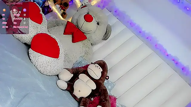 cute-estefany-19 online show from September 12, 12:45 pm