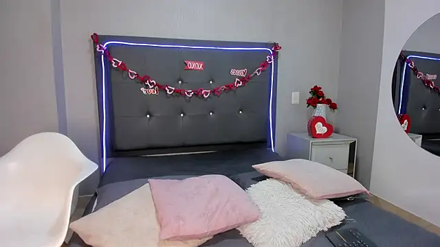 emma lye online show from April 15, 8:42 pm