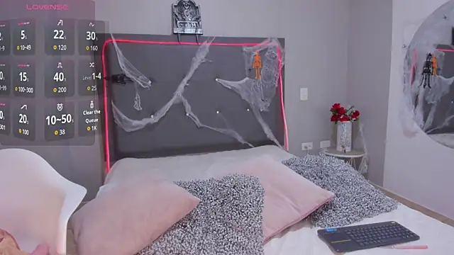 Snapshot of emma_lye chatting on October 18, 9:27 pm emma lye online show from October 18, 9:27 pm