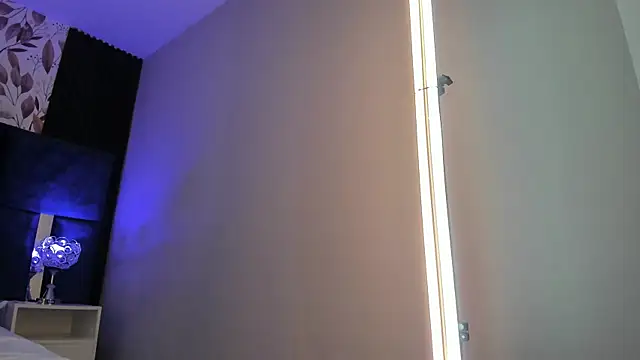 Larabrooks online show from November 12, 7:56 pm