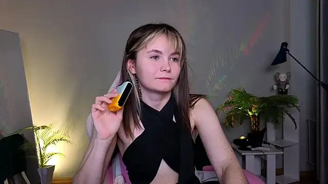 Snapshot of CiriRianonn chatting on October 1, 5:23 am CiriRianonn online show from October 1, 5:23 am