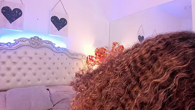 Snapshot of NiaColusi chatting on October 8, 8:02 pm NiaColusi online show from October 8, 8:02 pm