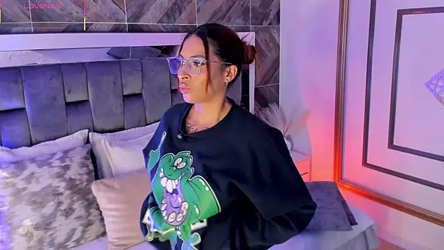 TaniaSmith1 online show from November 20, 11:17 pm