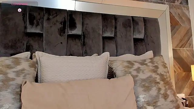 Snapshot of TaniaSmith1 chatting on October 1, 12:26 am TaniaSmith1 online show from October 1, 12:26 am