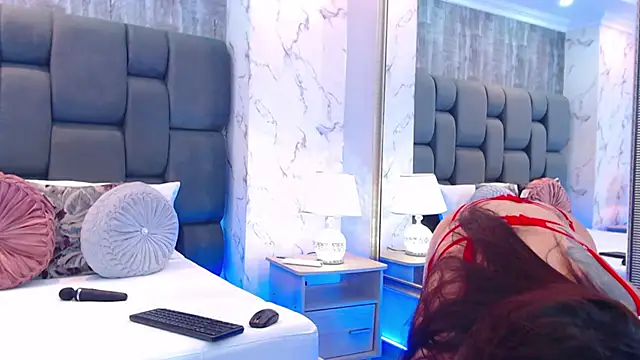 Snapshot of SophieWolkman chatting on October 27, 12:12 pm SophieWolkman online show from October 27, 12:12 pm