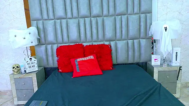 Snapshot of AlisonJaimes chatting on October 8, 1:26 pm AlisonJaimes online show from October 8, 1:26 pm