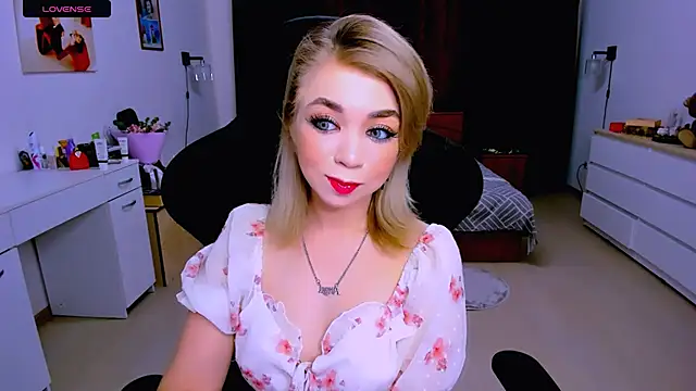littleSiyfairy online show from September 11, 9:53 am