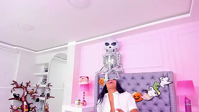 Snapshot of HaileeRoberts chatting on October 28, 12:33 pm HaileeRoberts online show from October 28, 12:33 pm