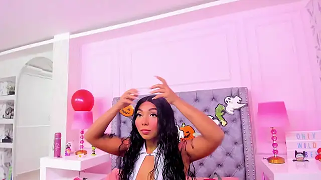 Snapshot of HaileeRoberts chatting on October 16, 12:41 pm HaileeRoberts online show from October 16, 12:41 pm