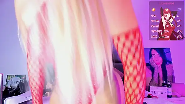 Snapshot of Lia_johnsonn chatting on October 15, 12:08 pm Lia johnsonn online show from October 15, 12:08 pm