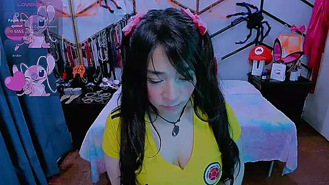 Snapshot of AlanaLuck chatting on October 15, 6:43 pm AlanaLuck online show from October 15, 6:43 pm