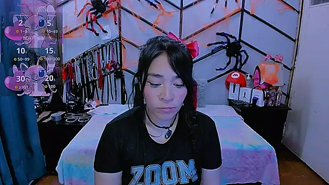 Snapshot of AlanaLuck chatting on October 24, 7:43 pm AlanaLuck online show from October 24, 7:43 pm