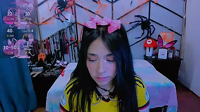 Snapshot of AlanaLuck chatting on October 11, 7:49 pm AlanaLuck online show from October 11, 7:49 pm